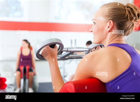 busen von frauen|Frauen Busen Stockfotos – 465.234 Bilder – Shutterstock.